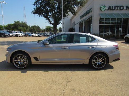 Used 2025 Genesis G70 2.5T image 10