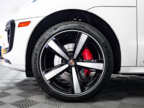 Certified 2023 Porsche Macan S image 13