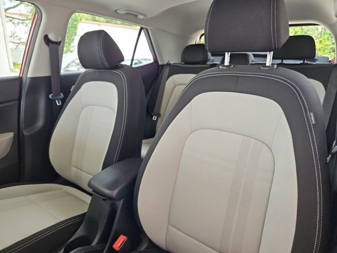 Used 2024 Hyundai Venue SEL image 24