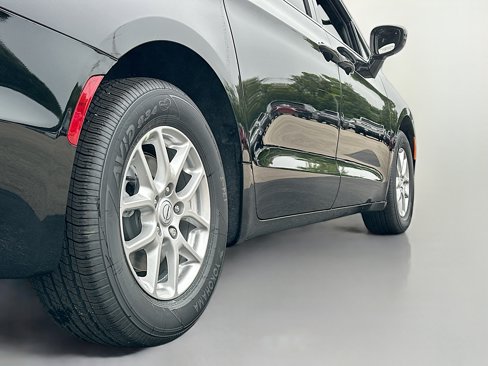 New 2026 Chrysler Pacifica Select image 14