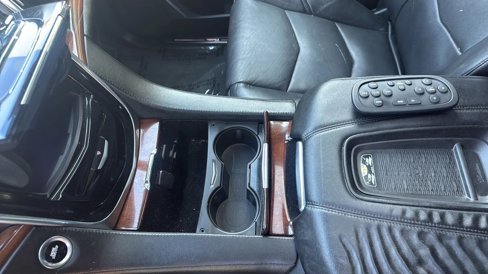 Used 2015 Cadillac Escalade Luxury image 29