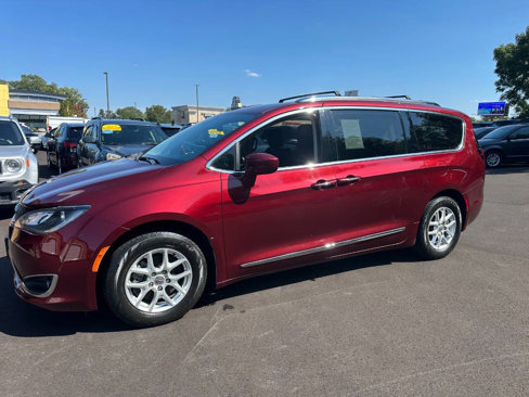 Used 2020 Chrysler Pacifica Touring-L image 3
