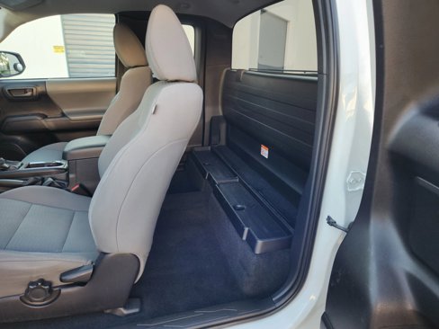 Used 2019 Toyota Tacoma SR image 13