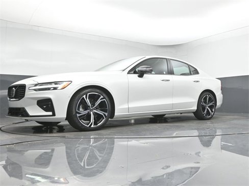 Used 2025 Volvo S60 B5 Plus w/ Protection Package Premier image 37