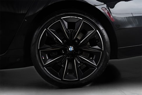 Used 2023 BMW 760i xDrive image 10