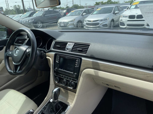 Used 2017 Volkswagen Passat 1.8T SE image 29