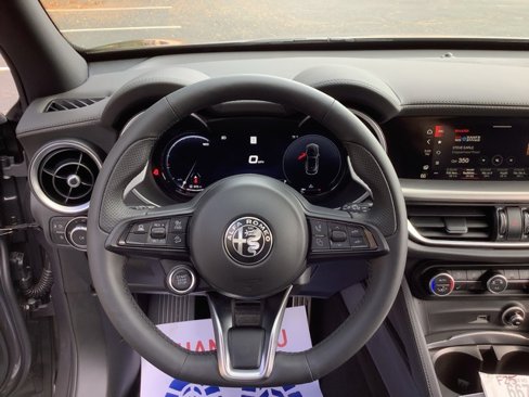 New 2025 Alfa Romeo Stelvio Sprint image 10