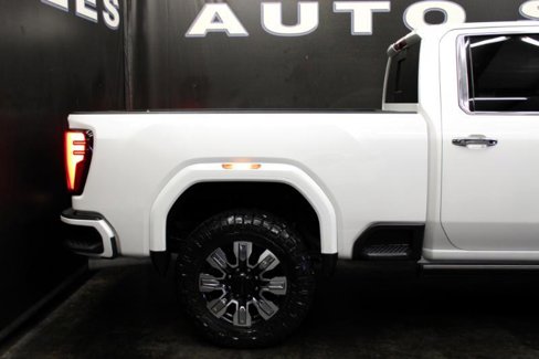 Used 2024 GMC Sierra 2500 Denali w/ Denali Reserve Package image 8