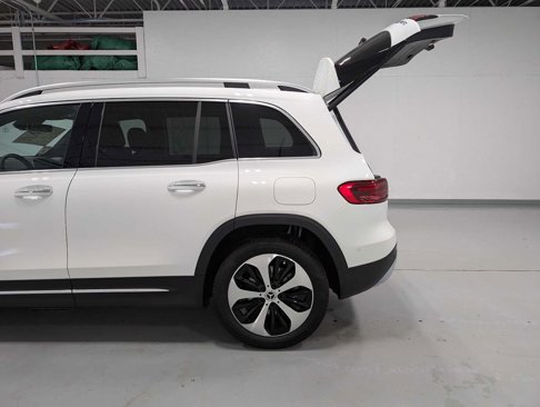 New 2025 Mercedes-Benz GLB 250 4MATIC image 9