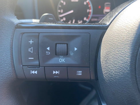 Used 2023 Nissan Rogue SV image 19