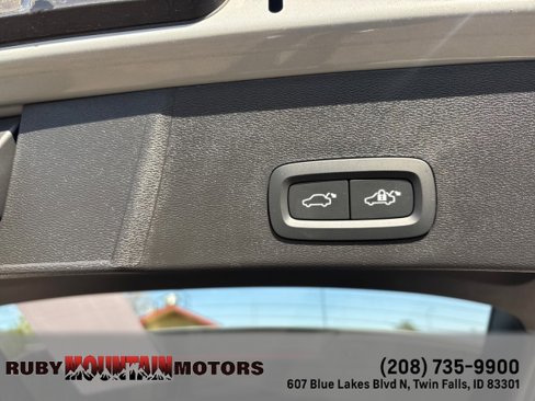 Used 2024 Volvo XC40 B5 Ultimate w/ Protection Package Premier image 26