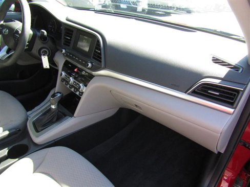 Used 2020 Hyundai Elantra SE image 30