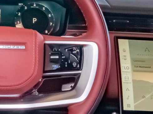 Used 2025 Land Rover Range Rover SV image 16