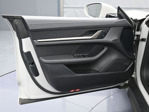 New 2025 Porsche Taycan Turbo image 15