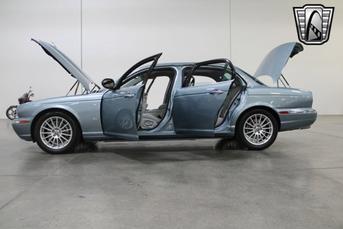 Used 2006 Jaguar XJ8 image 11