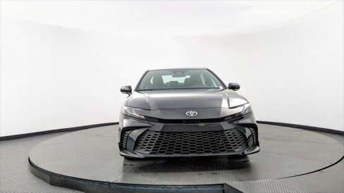 Used 2025 Toyota Camry SE image 11