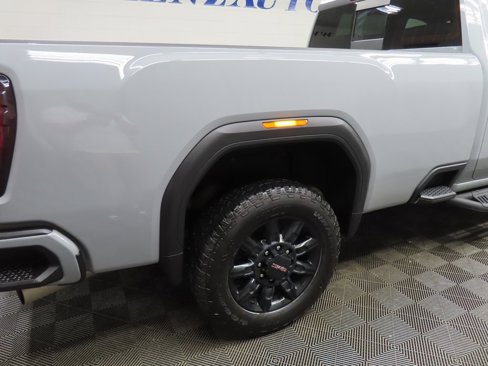 Used 2025 GMC Sierra 2500 AT4 image 37