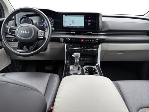 Used 2024 Kia Carnival EX image 10