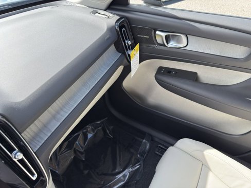 New 2026 Volvo XC40 B5 Plus w/ Protection Package Premier image 24
