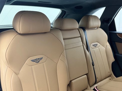 New 2024 Bentley Bentayga image 7
