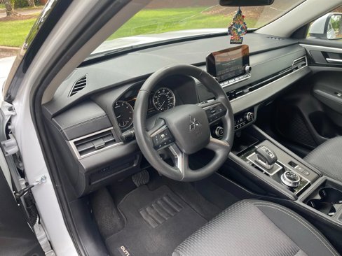 Used 2022 Mitsubishi Outlander ES image 11