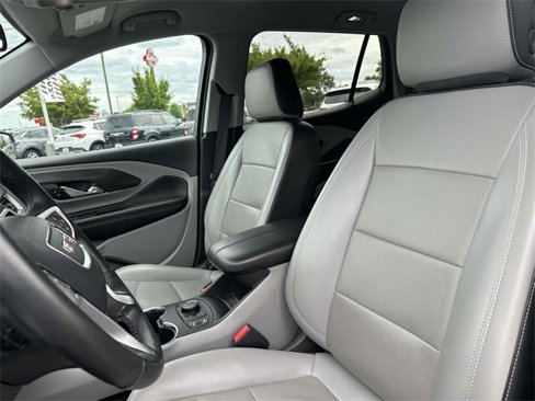 Used 2024 GMC Terrain SLT image 10