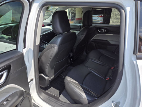 Used 2022 Jeep Compass Limited image 11