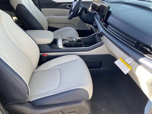 New 2026 Kia Carnival EX image 9