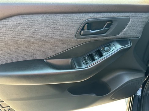 Used 2023 Nissan Rogue S image 28