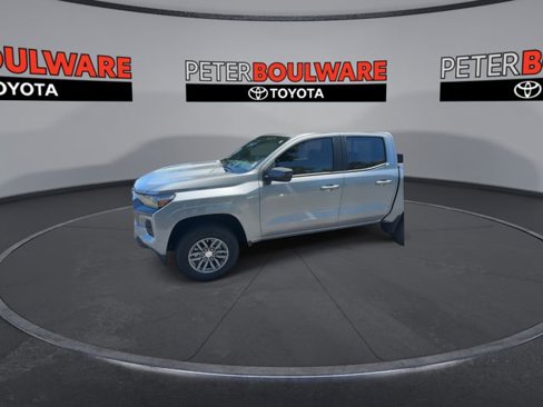 Used 2024 Chevrolet Colorado LT w/ LT Convenience Package image 8
