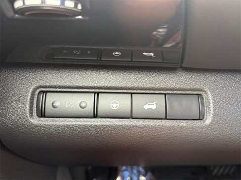 Used 2025 Nissan Pathfinder SV image 31