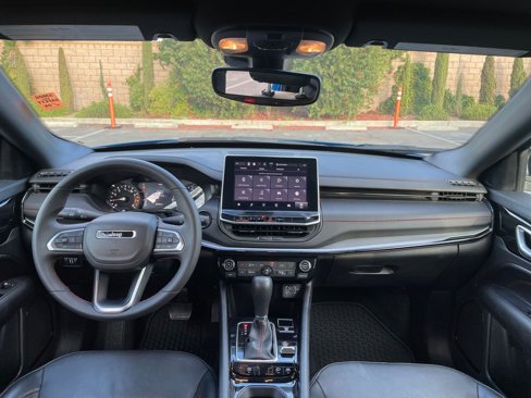 Used 2025 Jeep Compass Trailhawk image 32