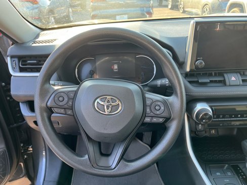 Used 2025 Toyota RAV4 LE image 27