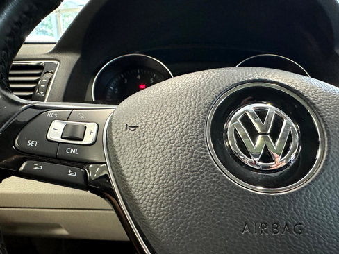 Used 2019 Volkswagen Passat Wolfsburg Edition image 32