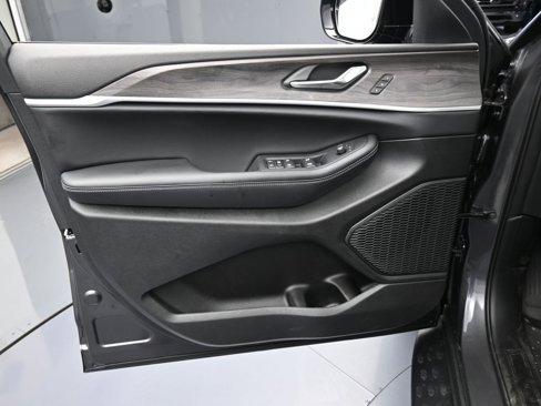 New 2025 Jeep Grand Cherokee L Limited w/ Black Appearance Package image 12