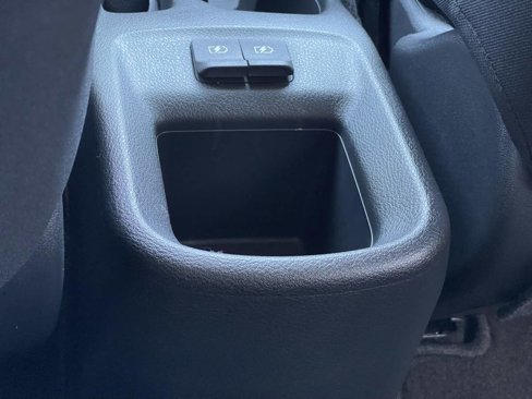 Used 2018 Nissan Kicks SV image 40