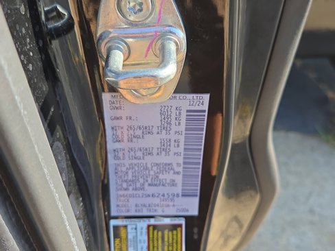 Used 2025 Nissan Frontier SV image 27