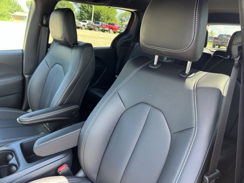New 2026 Chrysler Pacifica Select image 26