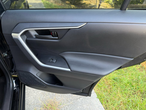 Used 2022 Toyota RAV4 LE image 32