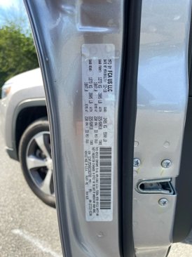 Used 2019 Jeep Cherokee Limited image 57