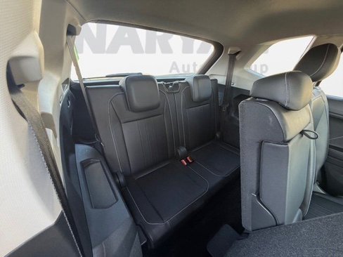 Used 2024 Volkswagen Tiguan Wolfsburg Edition image 29