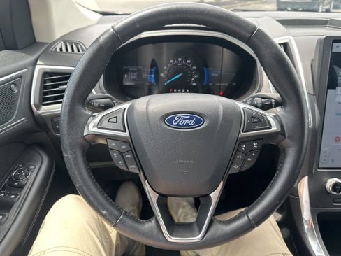 Used 2024 Ford Edge Titanium image 39
