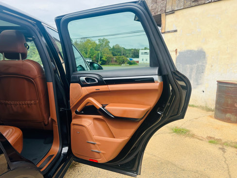 Used 2018 Porsche Cayenne S image 22