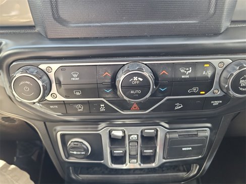 Used 2020 Jeep Wrangler Unlimited Sahara image 24