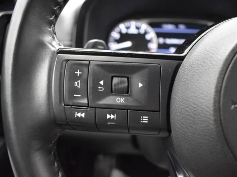Used 2023 Nissan Pathfinder SV image 24