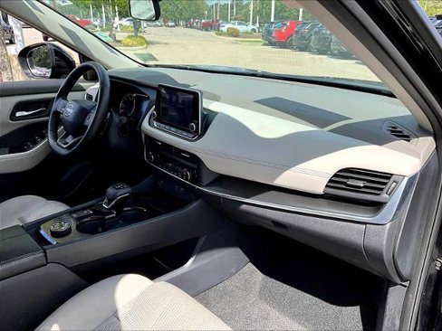 Certified 2025 Nissan Rogue SV image 14