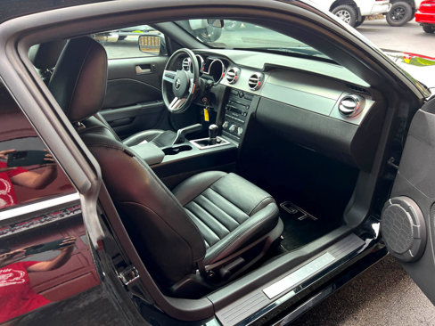 Used 2005 Ford Mustang GT Premium image 17