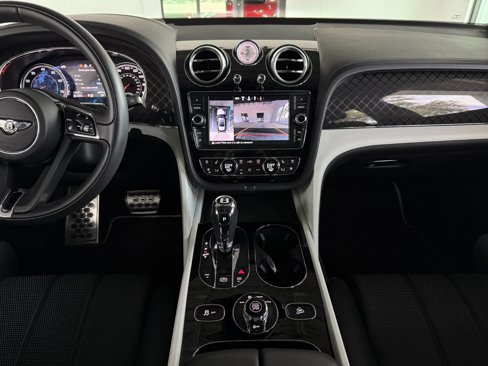 Used 2020 Bentley Bentayga Design Series image 43