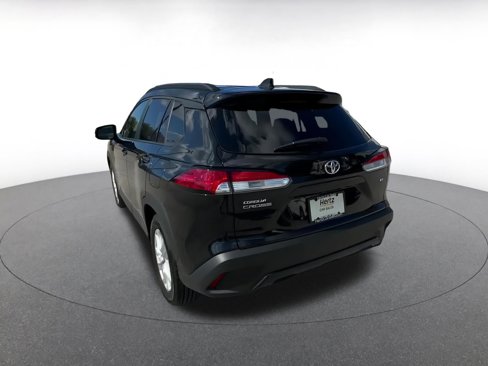 Used 2025 Toyota Corolla Cross LE image 11