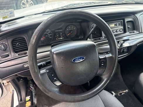Used 2011 Ford Crown Victoria Police Interceptor image 12